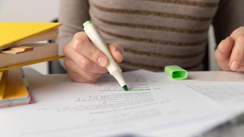Mit tegyél a hosszú hétvégén, hogy az érettségid igazán sikeres legyen? Íme néhány tipp, amivel maximálisan kihasználhatod ezt az időt:

1. **Tervezd meg a tanulást**: Készíts egy részletes tanulási tervet, amiben meghatározod, hogy mely tantárgyakat és t
