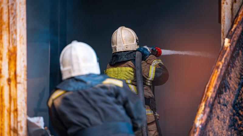 A ház lakhatatlanná vált a lángok pusztítása nyomán.