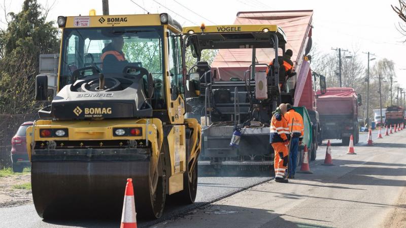 Új arculatot kap az Alkotmány köz és a Plochingen utca – Oroszlányban újabb izgalmas közútfejlesztések valósulnak meg.