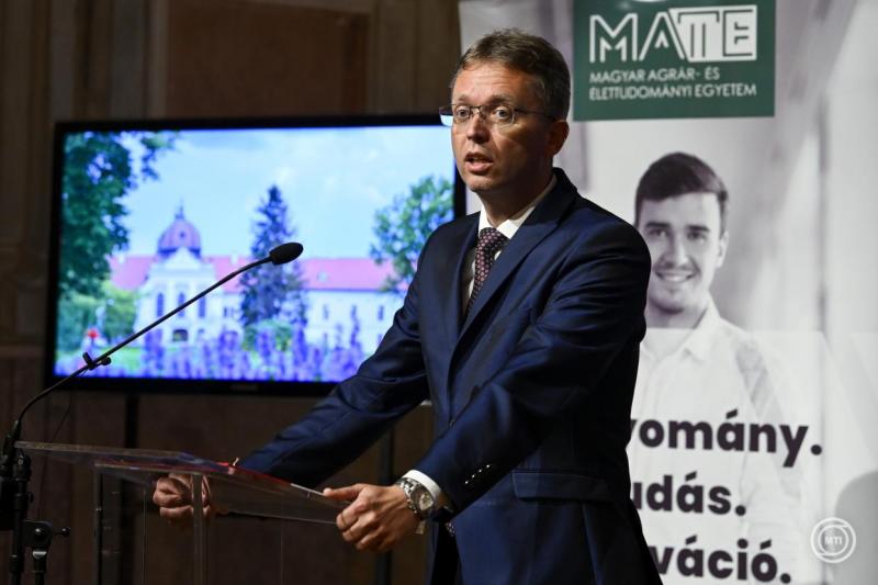 Hankó Balázs: 2029-ig a mezőgazdasági múzeum Gödöllőre költözik

A mezőgazdasági múzeum jövője egy izgalmas fordulat előtt áll, hiszen 2029-ig Gödöllő városában talál majd új otthonra. A tervek szerint a múzeum nem csupán egy új helyszínt kap, hanem egy m
