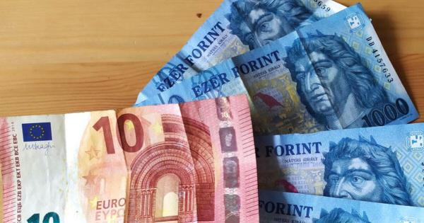 A dollár mélyrepülésbe kezdett, míg a forint végre áttörte az álomhatárait.