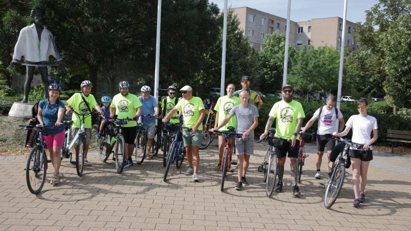 Fedezd fel a Velencei-tó varázslatos tájait a „Tekerj a Zöldbe!” túrasorozat keretében! Csatlakozz a bringázás szerelmeseihez, és élvezd a természet csodáit, miközben tekerés közben új barátokra lelsz. A Velencei-tó körüli kerékpáros kaland során nemcsak 