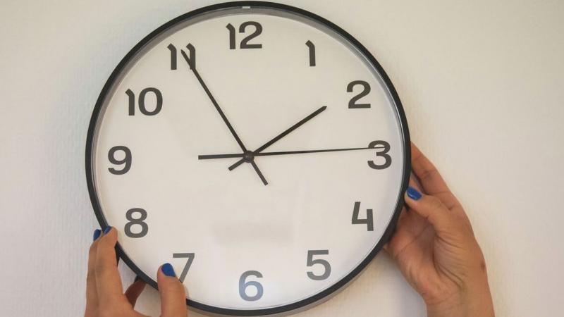 Lehet, hogy most valóban utoljára állítjuk vissza az órát? - Megérkezett az őszi időszámítás!