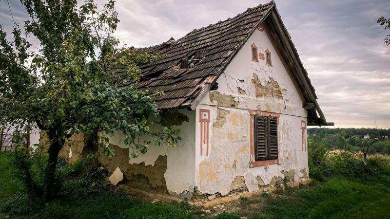 Fedezd fel a Zalai vidéken rejtőző titokzatos vályogpincét: 86 esztendeje áll, ám az idő vasfoga már régóta ostromolja. (Galéria, videó)