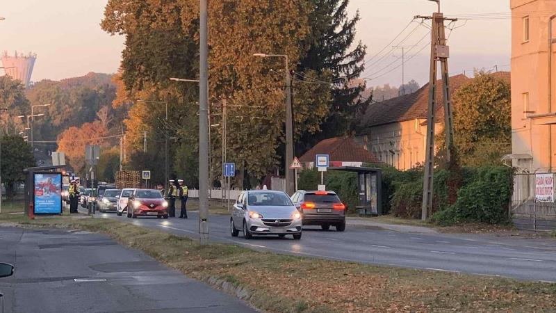 Pénteken a rendőrök megkezdték a közúti ellenőrzést a Cseri úton, ahol razziát tartottak.