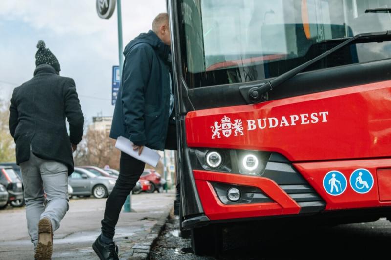 Troli forradalom: Innovatív változások a főváros közlekedésében

A főváros közlekedése új korszakba lépett, köszönhetően a troli rendszerének modernizálásának. Az új fejlesztések nem csupán a hagyományos közlekedést forradalmasítják, hanem fenntarthatóbb 