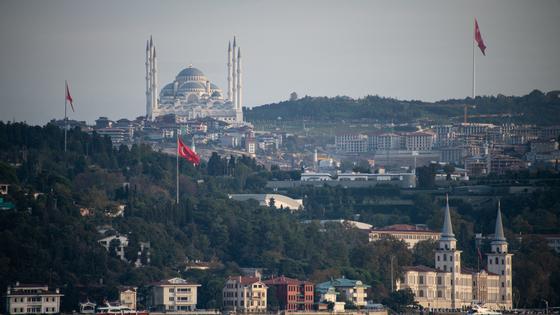 Isztambulban tragikus esemény történt, amelynek következtében 19 ember életét vesztette, és számos másik súlyos mérgezés tüneteit mutatta a pancsolt szeszes ital miatt.