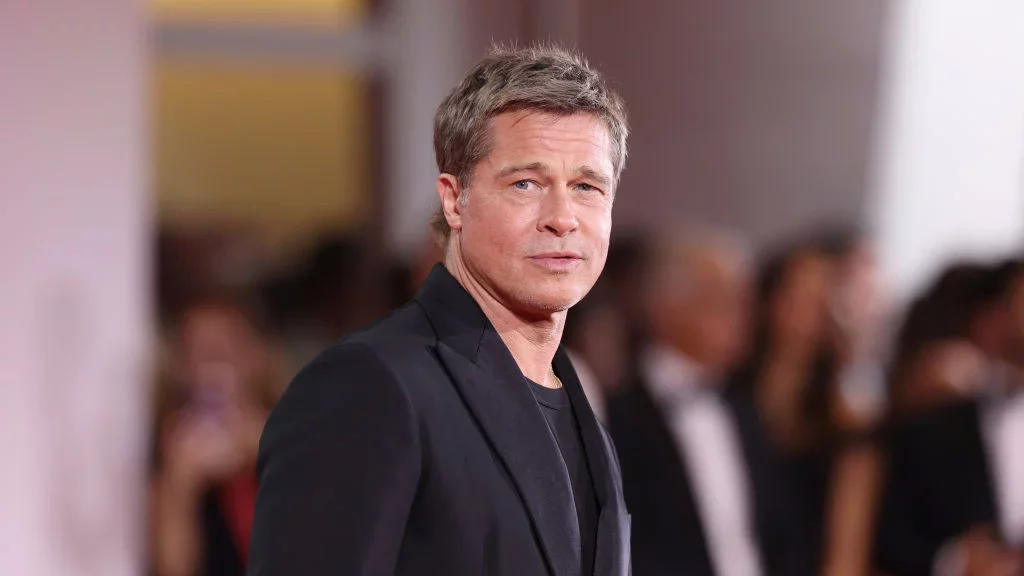 Brad Pitt megszólalt, miután egy francia nőtől több mint 300 millió forintot csaltak el a nevével és hamis fotóival visszaélve.