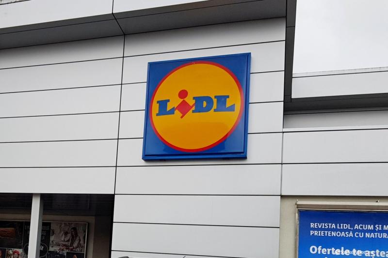 Szalmonella-kockázat miatt sürgősen visszahívja egyik termékét a Lidl | Székelyhon

A Lidl azonnali intézkedésként visszahívta egyik termékét, mivel szalmonella-fertőzés gyanúja merült fel. A vásárlók figyelmét felhívják, hogy ne fogyasszák el a szóban fo