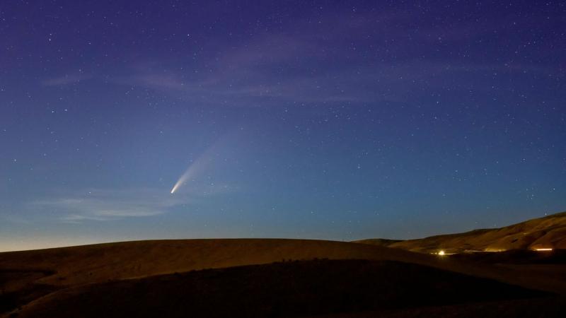 A figyelmesebbek most felfigyelhetnek a becsapódó kisbolygók által hátrahagyott meteoritdarabkákra.
