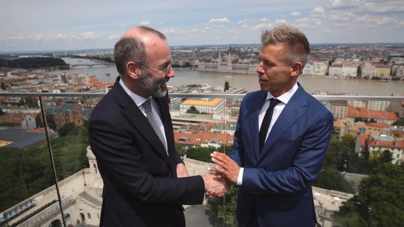 Így fogta meg az ukrán vezetés a Tisza Pártot - 1. rész

Az ukrán politikai tájat nemcsak a hagyományos pártok, hanem új, regionális erők is alakítják. A Tisza Párt, amely a helyi közösségek érdekeit hivatott képviselni, nem maradt érintetlen a politikai 