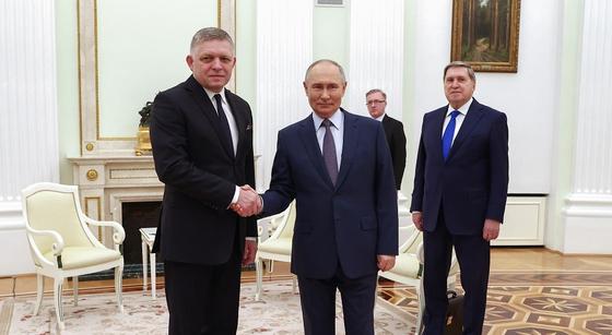 Fico: Vétóval fogunk élni az Oroszország ellen irányuló szankciók kapcsán, amennyiben azok ellentétesek Szlovákia érdekeivel.