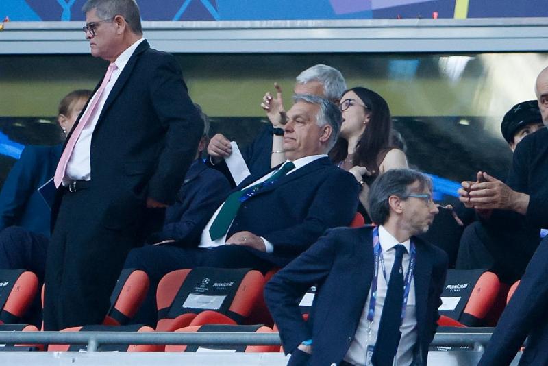 Politikai elemzők véleménye szerint Orbán Viktor minden lehetséges módszert latba vethet a hatalom megőrzése érdekében. A szakértők úgy látják, hogy ő lesz a legelkötelezettebb és legszigorúbb, mivel számára a tét rendkívül magas: mindent elveszíthet, ami
