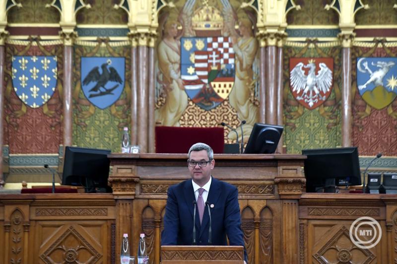 Takács Péter: A magyar védőnői szolgálat páratlan modellje Európában

A magyar védőnői szolgálat nem csupán a szülői gondoskodás egy formája, hanem egyedülálló rendszert képvisel az európai egészségügyi ellátásban. Takács Péter munkássága révén világossá 