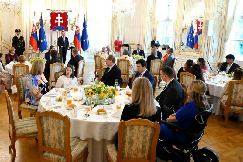 Peter Pellegrini harminc vendéget látott vendégül az első évforduló megünneplésére | ma7.sk
