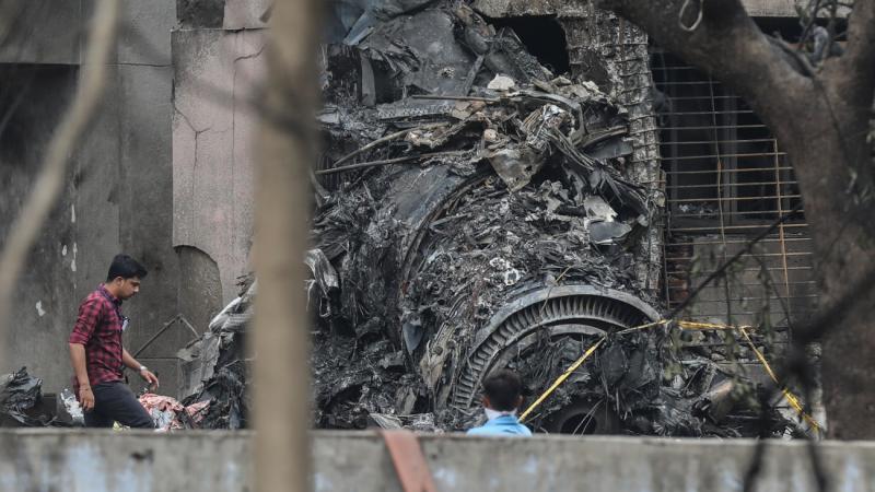 Így történt a 242 ember tragikus végzete – egy szimuláció az Air India katasztrófájáról

A levegőben lebegő álmok és remények hamarosan rémálommá váltak, amikor az Air India egyik járata katasztrofális végzetbe sodródott. A szimuláció révén részletesen me