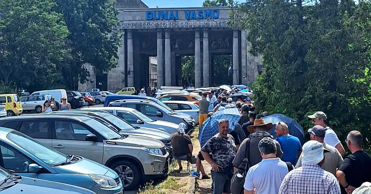 Megkezdődött a Dunai Vasműnél a jelentős létszámcsökkentés, és sok dolgozó kerül nehéz helyzetbe, mivel elveszítik a munkahelyüket.