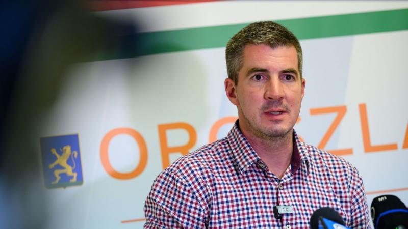 Kocsis Máté Magyar Péter legfrissebb fotózását látva az emberben felmerül a kérdés: hány fiatal kori lelki vívódás és frusztráció szükséges ahhoz, hogy valaki ilyen képet készíthessen?