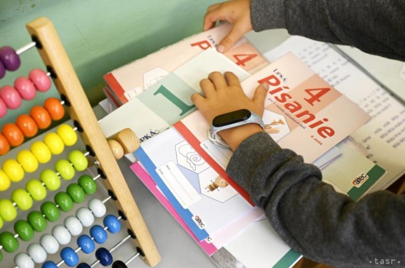 Október hónapban különleges támogatásban részesülnek a kiselsősök szülei, hiszen emelt összegű családi pótlékot fognak kapni.
