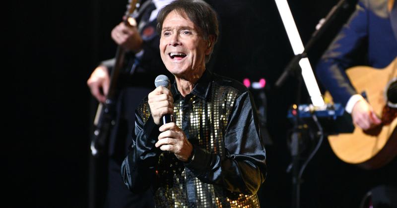 Cliff Richard: Lehet, hogy jövőre már nem leszek köztetek

Cliff Richard, a legendás brit zenész, egy megdöbbentő kijelentéssel állt elő, miszerint elképzelhető, hogy jövőre már nem él. Ez a gondolat sokakat megrázott, hiszen Richard több évtizede a zenei