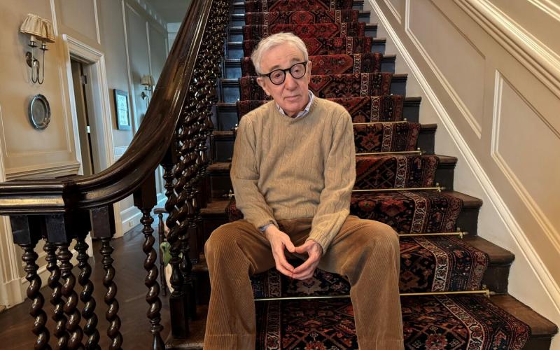 Woody Allen végre megérkezett a regényírók sorába! A népszerű rendező és forgatókönyvíró első könyvével lép a próza világába, ami izgalmas új irányt jelent alkotói pályáján. Az olvasók izgatottan várják, hogy a híres humorral és mély érzelmekkel átszőtt s