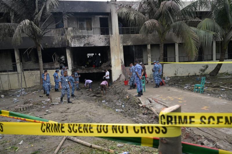 A Banglades fővárosában bekövetkezett repülőbaleset következtében a halálos áldozatok száma már huszonhétre nőtt. Sajnos vannak olyan személyek, akiket kizárólag DNS-teszt segítségével lehet azonosítani.