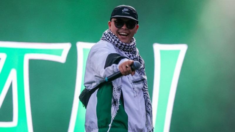 Egy különös incidens rázta meg a közvéleményt, amikor egy Magyarországról kitiltott zenekar lelkes követője robbantással fenyegette meg a Parlamentet. Az eset aggasztó feszültséget teremtett, és kérdések sorát vetette fel a szólásszabadságról és a közbizt