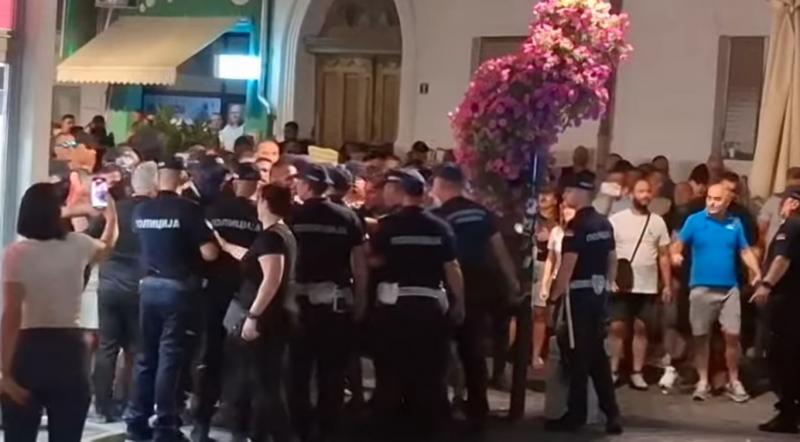Szerbia különböző pontjain továbbra is folynak a demonstrációk, miközben Vucic pártjának támogatói gyakran agresszíven lépnek fel a tüntetők ellen.