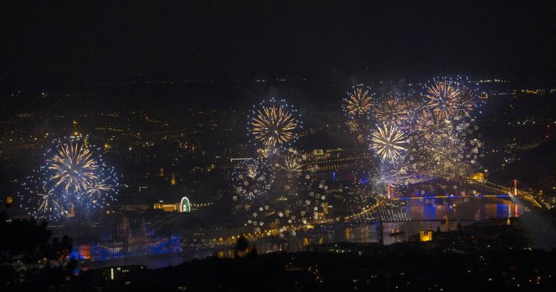Egy ilyen összegért élvezhetjük a sörözés örömeit, mielőtt kezdetét veszi Európa legnagyobb tűzijátéka Budapest városában!