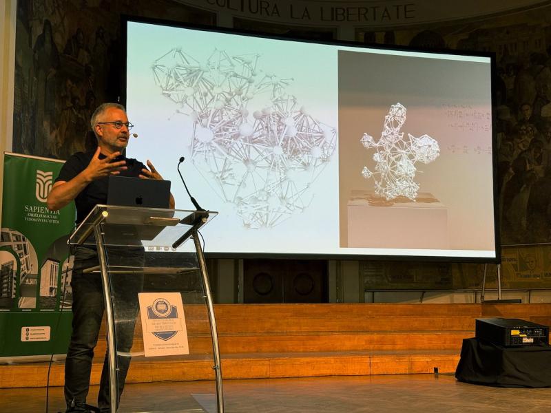 Barabási Albert László: Ha Leonardo da Vinci ma élne, a hálózatokkal foglalkozna | Krónika Online

Barabási Albert László, a hálózatok tudományának egyik kiemelkedő alakja, elképzelte, hogy ha Leonardo da Vinci napjainkban élne, valószínűleg a komplex ren
