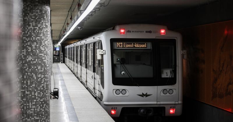 A nap nem éppen zökkenőmentesen kezdődött a BKK-nál; egy órán keresztül állt meg az M3-as metró járata.
