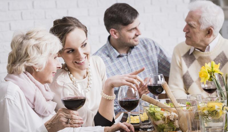 Csak a magyarok képesek ilyen ízléstelen dolgokat művelni az asztalnál: Japánban az ilyesmiért már rég ki is raknának az étteremből.