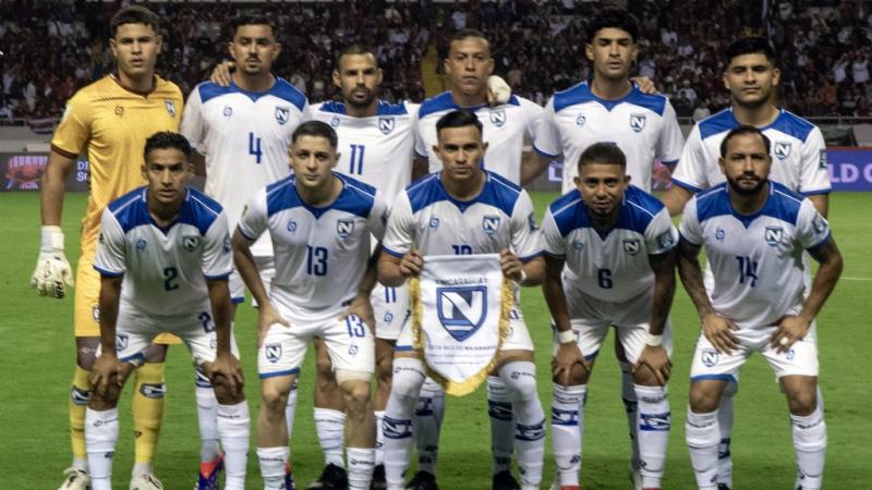 Rendőrök léptek be az öltözőbe egy világbajnoki selejtező előtt.