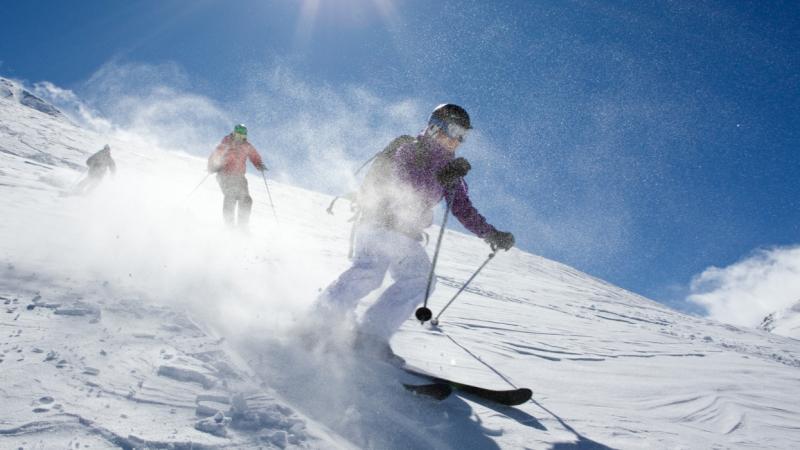 Egyre többen döntenek úgy Magyarországon, hogy a családi síelésüket különleges módon tervezik meg az idei szezonban. Ezzel a taktikával jelentős összegeket takarítanak meg – számolt be róla a Pénzcentrum.