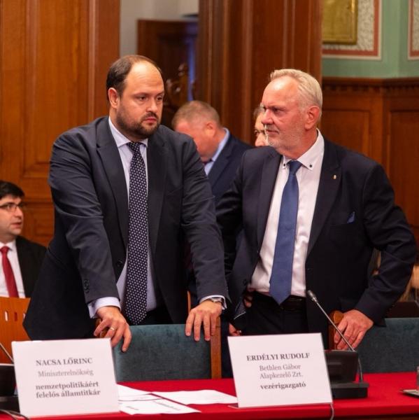 Nacsa Lőrinc hangsúlyozta, hogy a külhoni magyarság támogatása független a külső tényezőktől. A politikai vezető kifejtette, hogy a magyar közösségek erősítése és segítése elengedhetetlen, és nem szabad, hogy bármilyen külső hatás befolyásolja ezt a folya