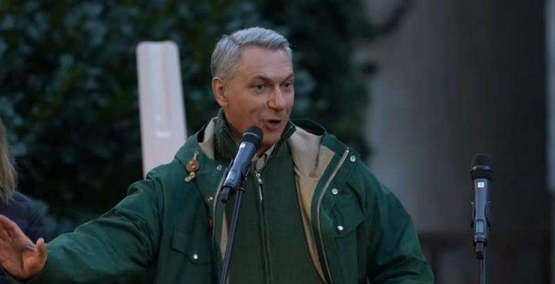 Lázár János kifejtette, miért elengedhetetlen, hogy időről időre megjelenjen az utcasarkon.