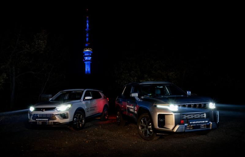 KGM-kék fényben tündökölt a TV-torony, hiszen megnyílt az új KGM szalon a Penthe Autóház területén - olvashatjuk a pecsma.hu oldalán.