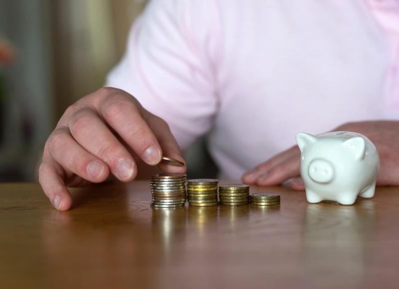 Egyre nagyobb mértékben tapasztalható, hogy a magyarok pénzügyi tudatossága csökken, ami azt eredményezi, hogy sokan nem fektetik be vagy takarítják meg a pénzüket.